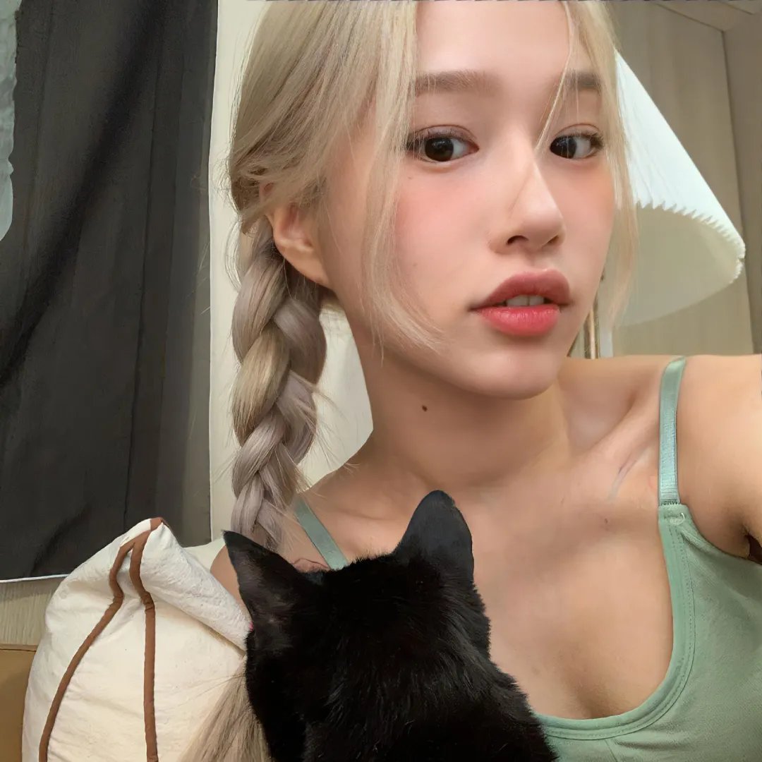 穿盔甲的少女